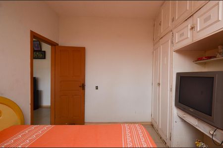 Casa à venda com 333m², 6 quartos e 3 vagas Casa à venda com 333m², 6 quartos e 3 vagasQuarto1