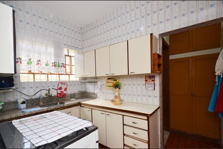 Casa à venda com 333m², 6 quartos e 3 vagas Casa à venda com 333m², 6 quartos e 3 vagasCozinha