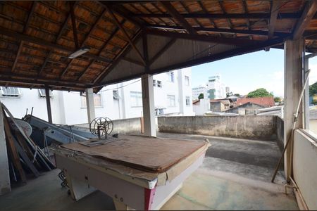 Casa à venda com 333m², 6 quartos e 3 vagas Casa à venda com 333m², 6 quartos e 3 vagasTerraço