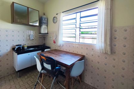 Casa à venda com 279m², 3 quartos e 2 vagas Casa à venda com 279m², 3 quartos e 2 vagasCozinha