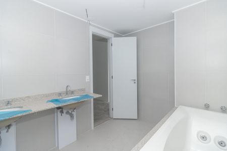Apartamento à venda com 176m², 3 quartos e 3 vagasBanheiro Master