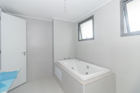 Apartamento à venda com 176m², 3 quartos e 3 vagasBanheiro Master