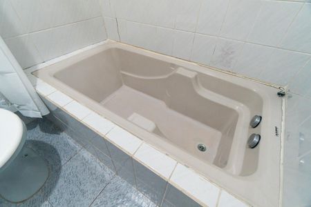 Casa à venda com 93m², 2 quartos e 2 vagas Casa à venda com 93m², 2 quartos e 2 vagasBanheiro da Suíte Detalhe