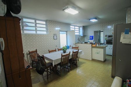 Casa à venda com 180m², 3 quartos e 4 vagas Casa à venda com 180m², 3 quartos e 4 vagasCozinha