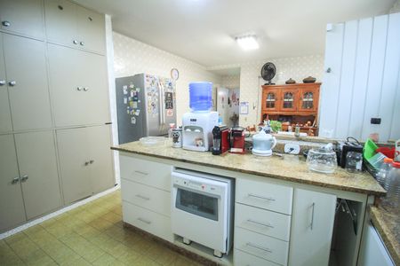 Casa à venda com 180m², 3 quartos e 4 vagas Casa à venda com 180m², 3 quartos e 4 vagasCozinha