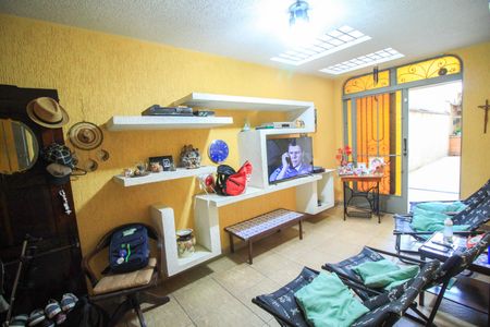 Casa à venda com 180m², 3 quartos e 4 vagas Casa à venda com 180m², 3 quartos e 4 vagasSala