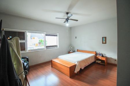 Casa à venda com 180m², 3 quartos e 4 vagas Casa à venda com 180m², 3 quartos e 4 vagasQuarto