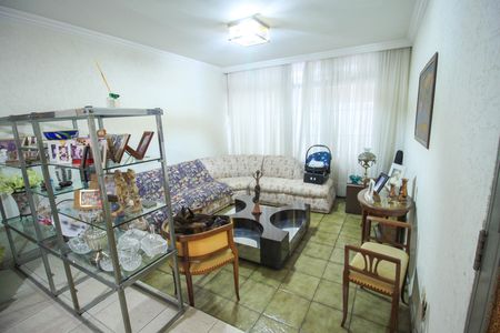 Casa à venda com 180m², 3 quartos e 4 vagas Casa à venda com 180m², 3 quartos e 4 vagasSala