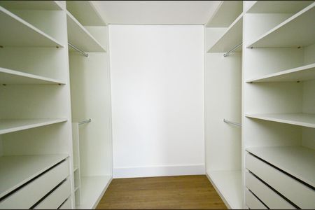 Apartamento para alugar com 139m², 4 quartos e 3 vagas Apartamento para alugar com 139m², 4 quartos e 3 vagasCloset suíte 1