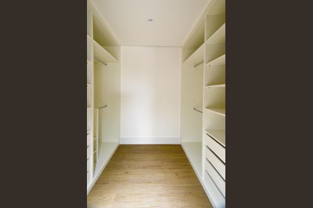 Apartamento para alugar com 139m², 4 quartos e 3 vagas Apartamento para alugar com 139m², 4 quartos e 3 vagasCloset suíte 1