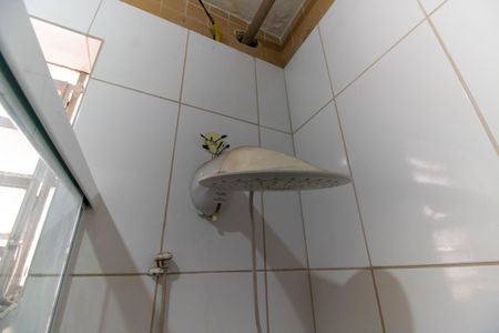 Casa à venda com 250m², 3 quartos e 3 vagas Casa à venda com 250m², 3 quartos e 3 vagasChuveiro