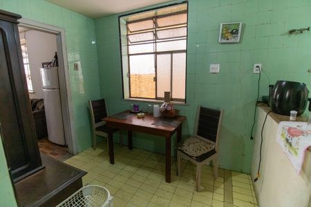 Casa à venda com 250m², 3 quartos e 3 vagas Casa à venda com 250m², 3 quartos e 3 vagasCozinha