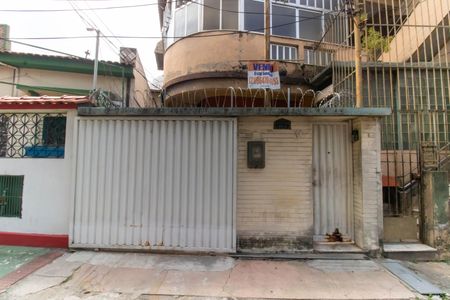 Casa à venda com 250m², 3 quartos e 3 vagas Casa à venda com 250m², 3 quartos e 3 vagasFachada