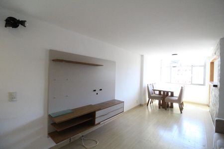 Apartamento para alugar com 72m², 2 quartos e 1 vagaSala
