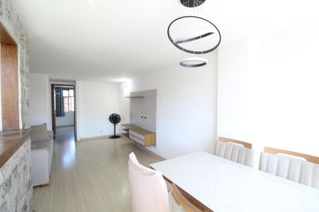 Apartamento para alugar com 72m², 2 quartos e 1 vagaSala