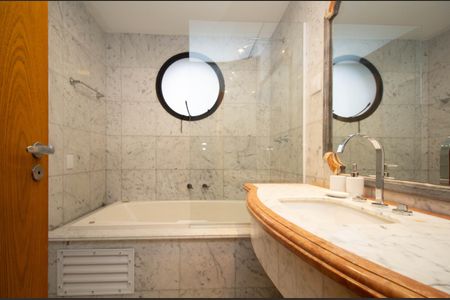 Apartamento à venda com 864m², 5 quartos e 2 vagasBanheiro 4