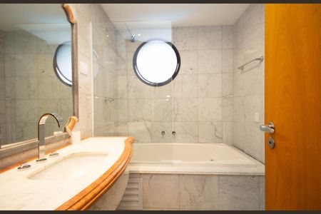 Apartamento à venda com 864m², 5 quartos e 2 vagasBanheiro 6