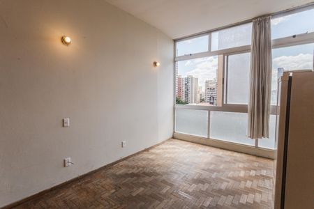 Sala/Quarto de kitnet/studio para alugar com 1 quarto, 28m² em Funcionários, Belo Horizonte