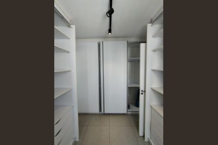Apartamento à venda com 76m², 2 quartos e 2 vagasCloset da suíte