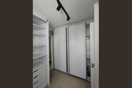 Apartamento à venda com 76m², 2 quartos e 2 vagasCloset da suíte