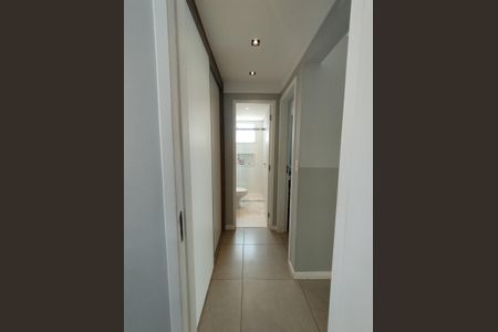 Apartamento à venda com 76m², 2 quartos e 2 vagasCorredor