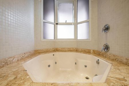 Apartamento para alugar com 258m², 4 quartos e 4 vagas Apartamento para alugar com 258m², 4 quartos e 4 vagasSuíte 1 - Banheiro