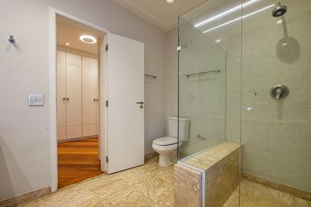 Apartamento para alugar com 258m², 4 quartos e 4 vagas Apartamento para alugar com 258m², 4 quartos e 4 vagasSuíte 1 - Banheiro