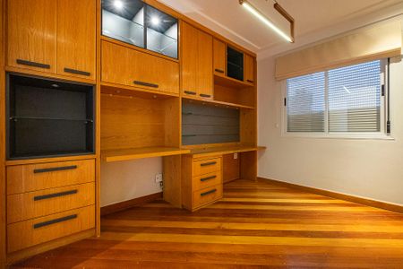 Apartamento para alugar com 258m², 4 quartos e 4 vagas Apartamento para alugar com 258m², 4 quartos e 4 vagasQuarto