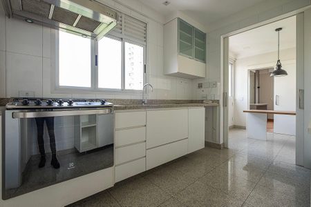 Apartamento para alugar com 258m², 4 quartos e 4 vagas Apartamento para alugar com 258m², 4 quartos e 4 vagasCozinha