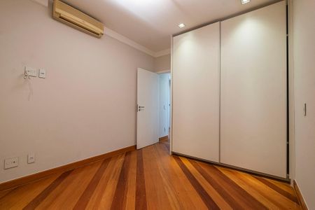 Apartamento para alugar com 258m², 4 quartos e 4 vagas Apartamento para alugar com 258m², 4 quartos e 4 vagasSuíte 3