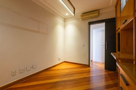 Apartamento para alugar com 258m², 4 quartos e 4 vagas Apartamento para alugar com 258m², 4 quartos e 4 vagasQuarto