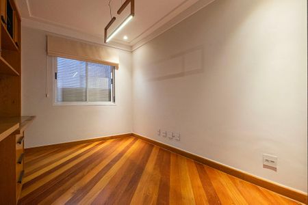 Apartamento para alugar com 258m², 4 quartos e 4 vagas Apartamento para alugar com 258m², 4 quartos e 4 vagasQuarto