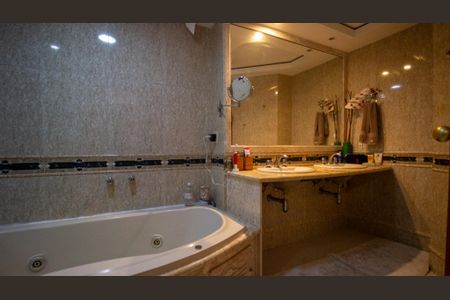 Apartamento para alugar com 189m², 3 quartos e 2 vagasBanheiro da Suíte 1