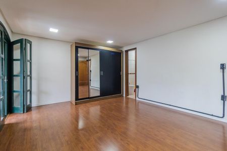 Casa à venda com 255m², 4 quartos e 3 vagasSuíte