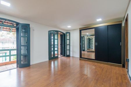 Casa à venda com 255m², 4 quartos e 3 vagasSuíte