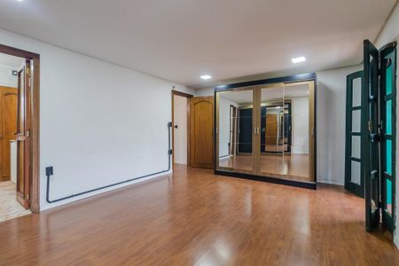 Casa à venda com 255m², 4 quartos e 3 vagasSuíte