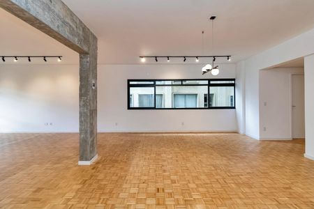 Apartamento à venda com 221m², 3 quartos e 2 vagas Apartamento à venda com 221m², 3 quartos e 2 vagasFoto 01