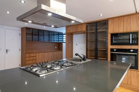 Apartamento à venda com 221m², 3 quartos e 2 vagas Apartamento à venda com 221m², 3 quartos e 2 vagasFoto 01