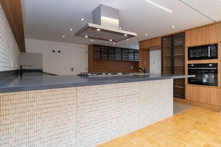 Apartamento à venda com 221m², 3 quartos e 2 vagas Apartamento à venda com 221m², 3 quartos e 2 vagasFoto 01