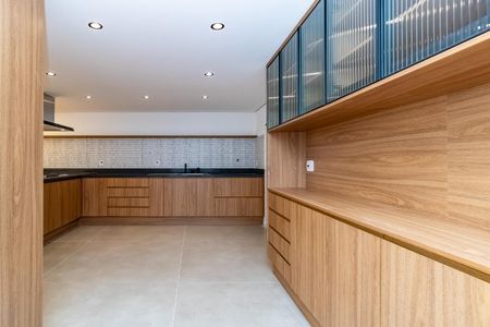 Apartamento à venda com 221m², 3 quartos e 2 vagas Apartamento à venda com 221m², 3 quartos e 2 vagasFoto 01