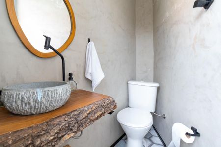 Casa à venda com 230m², 4 quartos e 2 vagas Casa à venda com 230m², 4 quartos e 2 vagasBanheiro 2