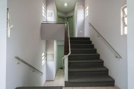 Apartamento à venda com 52m², 1 quarto e sem vaga Apartamento à venda com 52m², 1 quarto e sem vagaEscadas