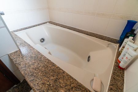 Apartamento para alugar com 120m², 3 quartos e 2 vagasBanheiro da Suíte Detalhe