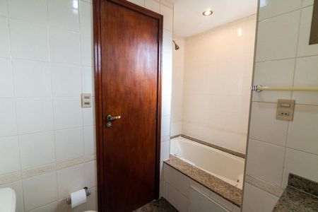 Apartamento para alugar com 120m², 3 quartos e 2 vagasBanheiro da Suíte