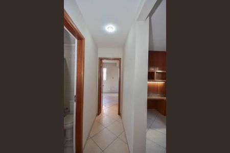 Apartamento à venda com 85m², 1 quarto e 2 vagas Apartamento à venda com 85m², 1 quarto e 2 vagasCorredor para os Quartos