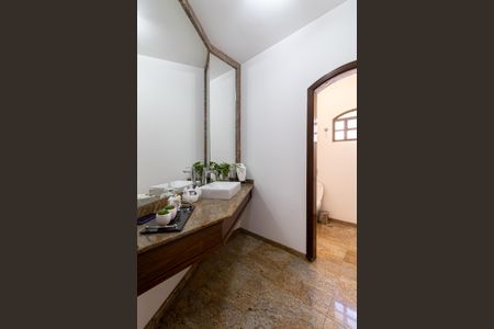 Casa à venda com 350m², 4 quartos e 6 vagasLavabo