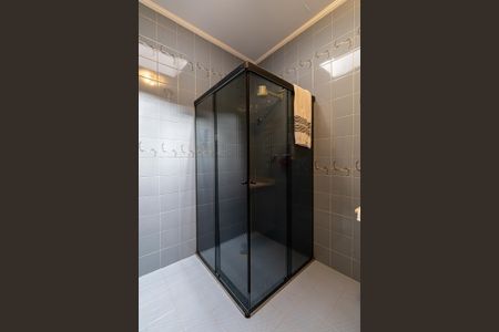 Casa à venda com 350m², 4 quartos e 6 vagasBanheiro Suíte 2