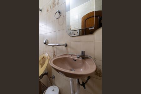 Casa à venda com 350m², 4 quartos e 6 vagasBanheiro de Serviço