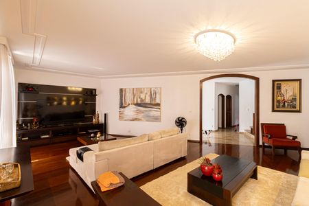 Casa à venda com 350m², 4 quartos e 6 vagasSala