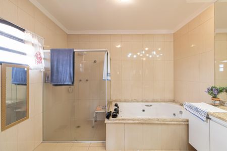 Casa à venda com 350m², 4 quartos e 6 vagasBanheiro Suíte 1